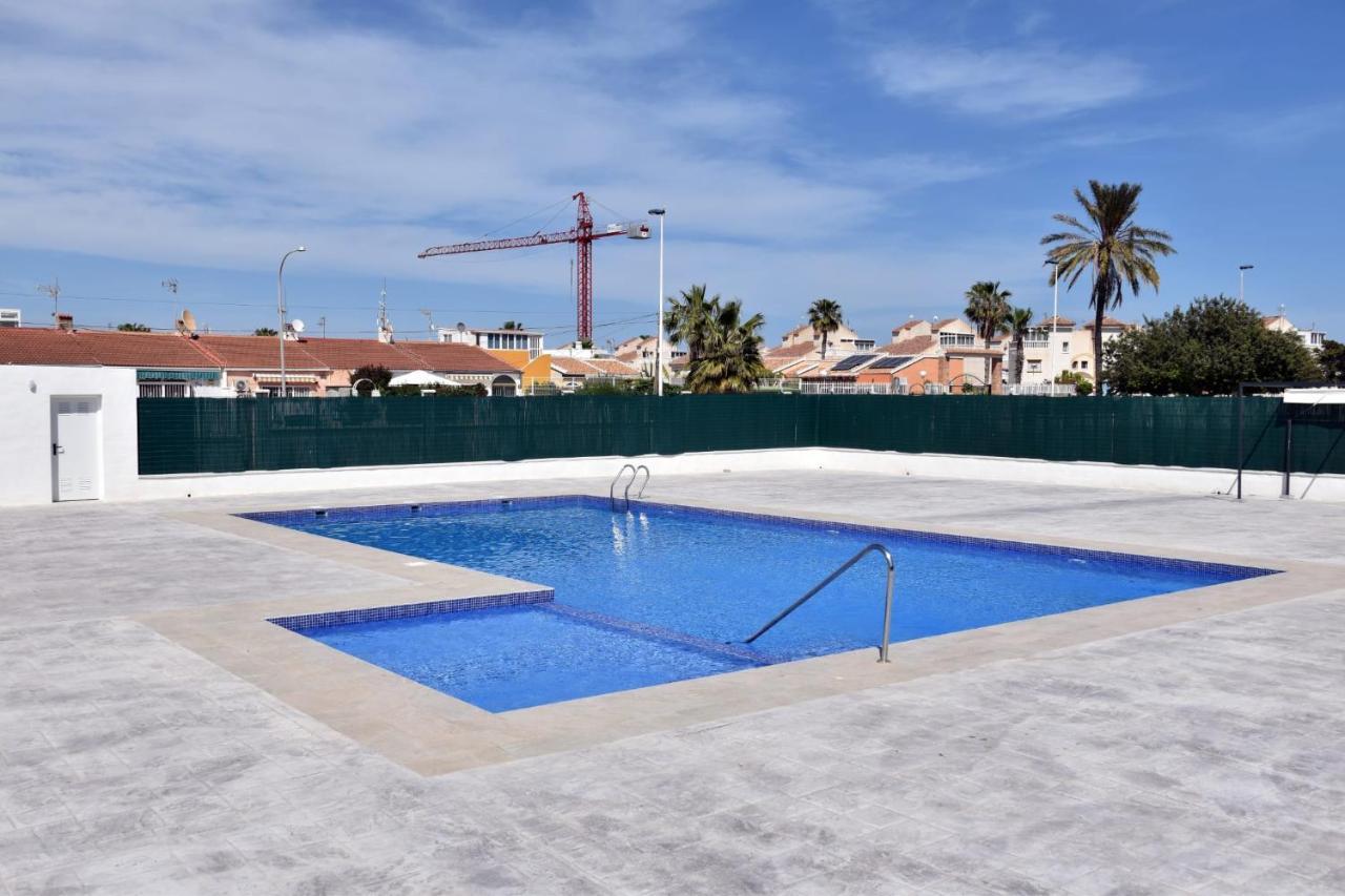 Casa Alex Torrevieja- Holiday House - Con Piscina Comunitaria Εξωτερικό φωτογραφία