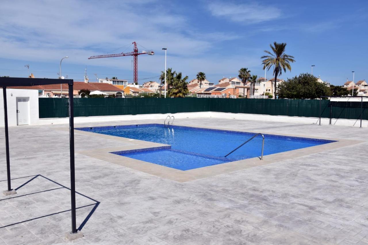 Casa Alex Torrevieja- Holiday House - Con Piscina Comunitaria Εξωτερικό φωτογραφία